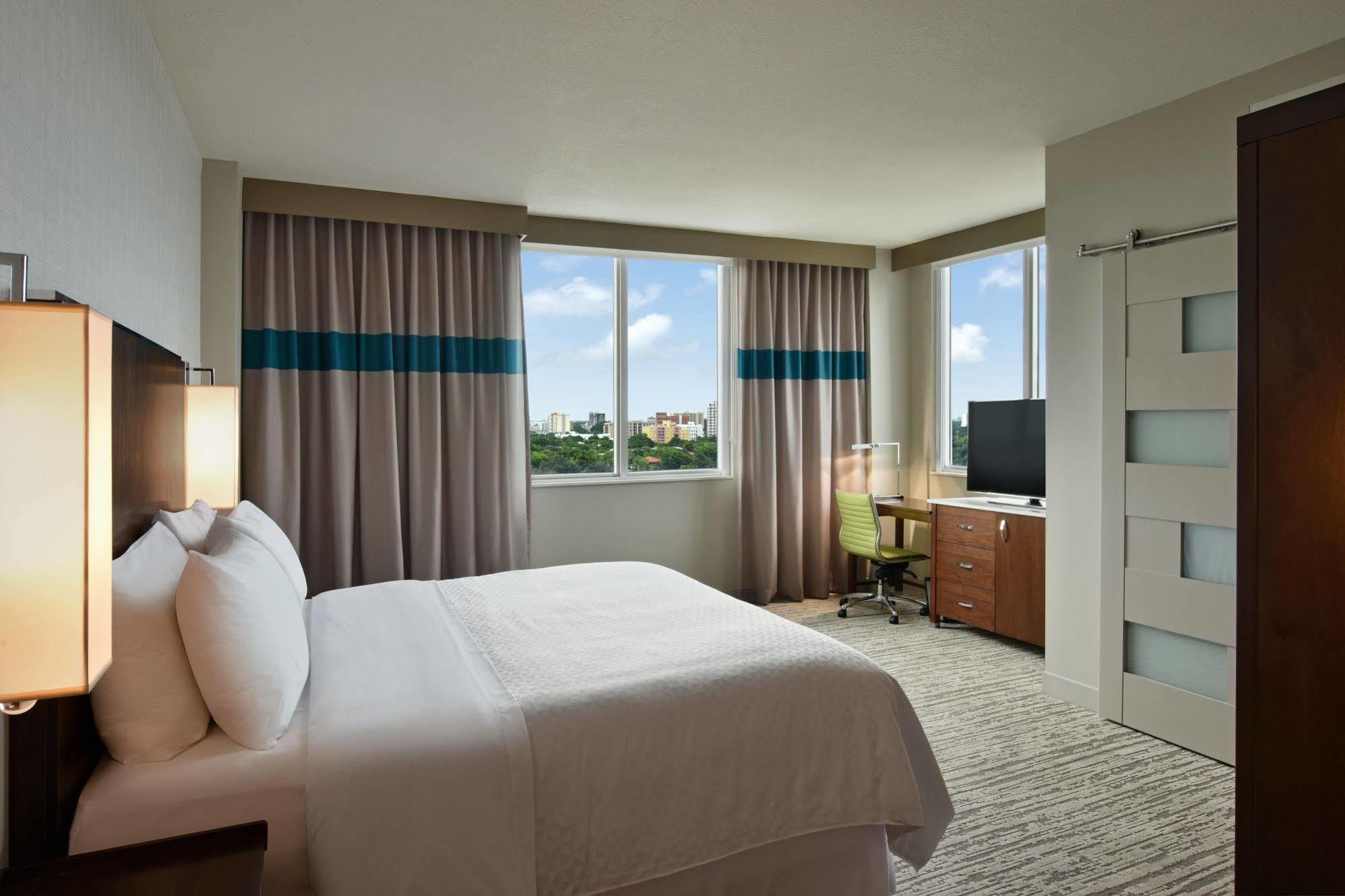 Four Points By Sheraton Coral Gables Miami Bagian luar foto